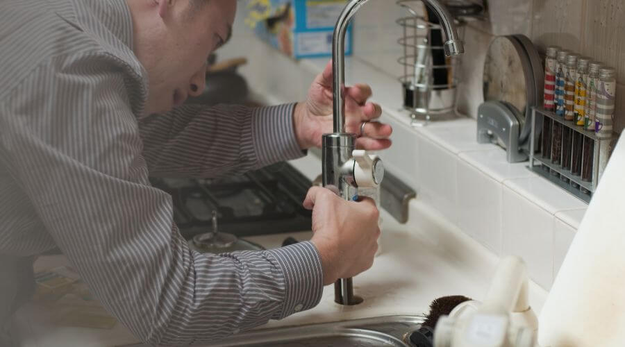 Expert burst pipe repair services in Evanston, IN